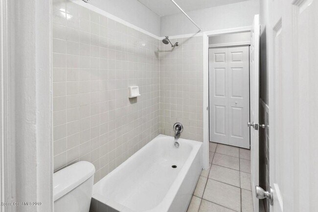 Building Photo - 223 Columbia Dr