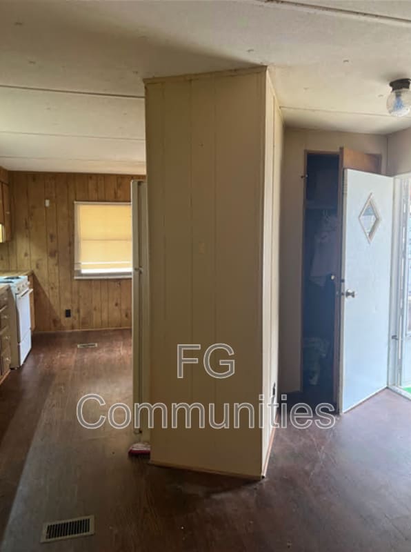 Building Photo - 3610 Highlands Rd