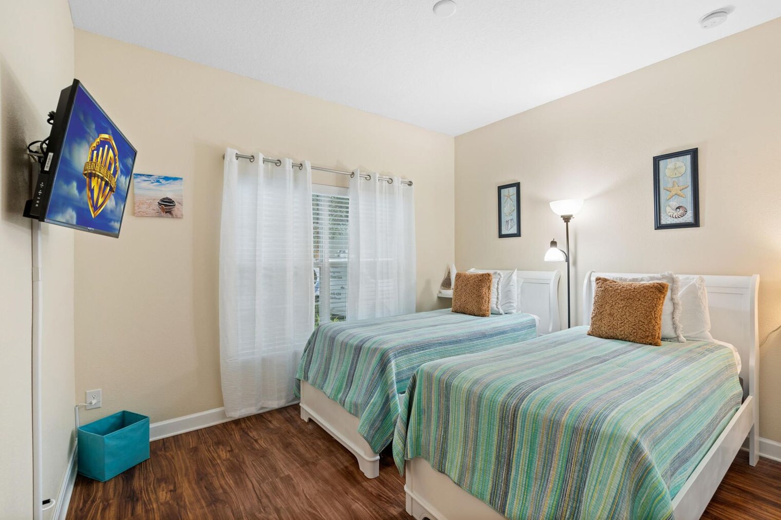 Building Photo - 3071 Beach Palm Ave