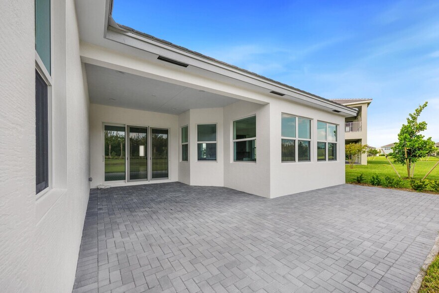 Building Photo - 15144 Wildwood Cir
