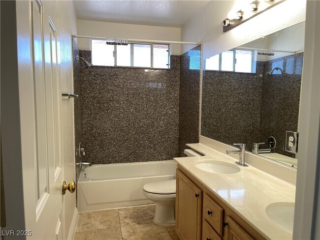 Building Photo - 4364 Mesa Hill Dr