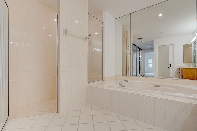 Building Photo - Luxurious 3 Bedroom Oasis with Pool and Beach Access AVAILABLE NOW!