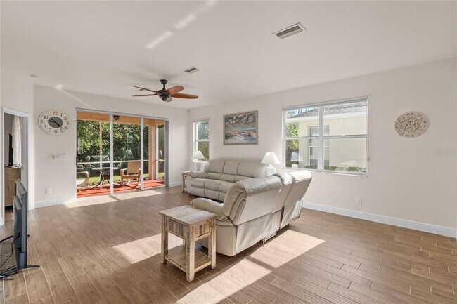 Building Photo - 1937 Scarlett Ave