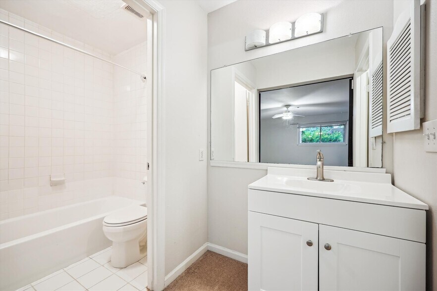 Building Photo - 10703 Hampton Mill Ter