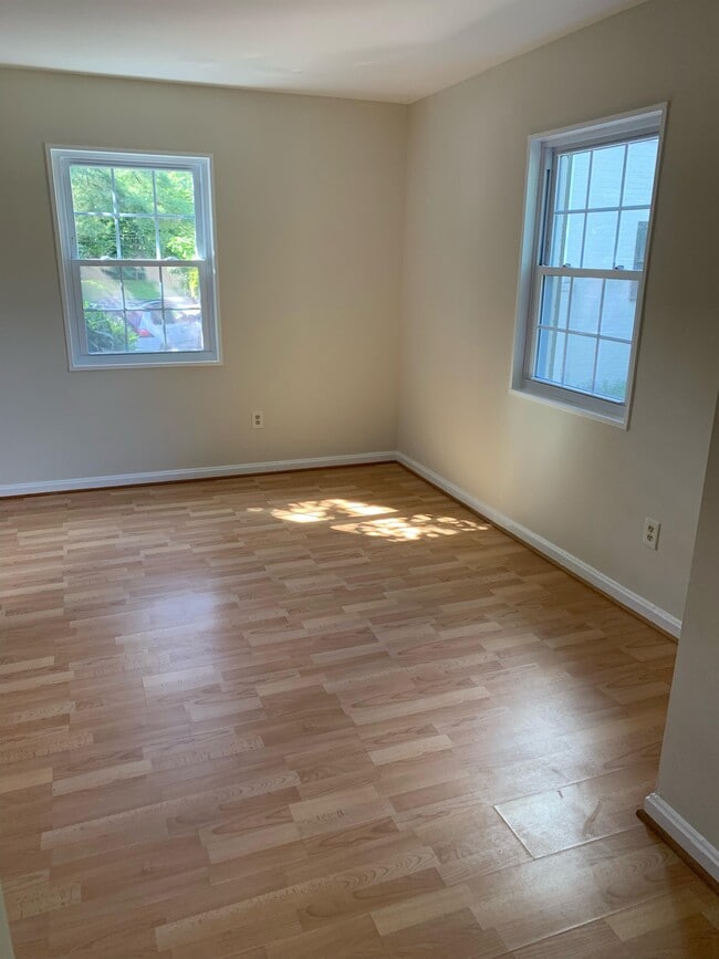 Building Photo - 5358 Pooks Hill Rd