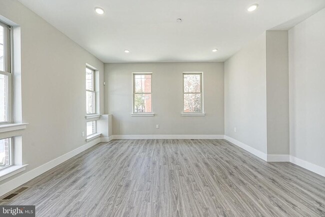 Building Photo - 300 W Jefferson St