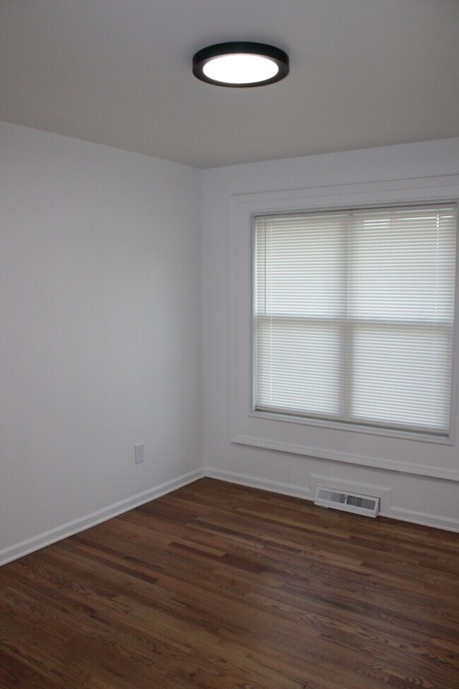 Building Photo - 4 Bedroom and 3 full bath home in Kansas C...