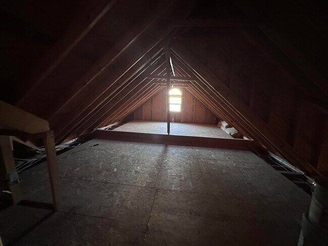 Building Photo - 2009 Dundee Way