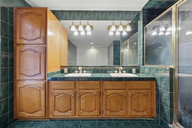 Building Photo - 2915 Touraine Dr