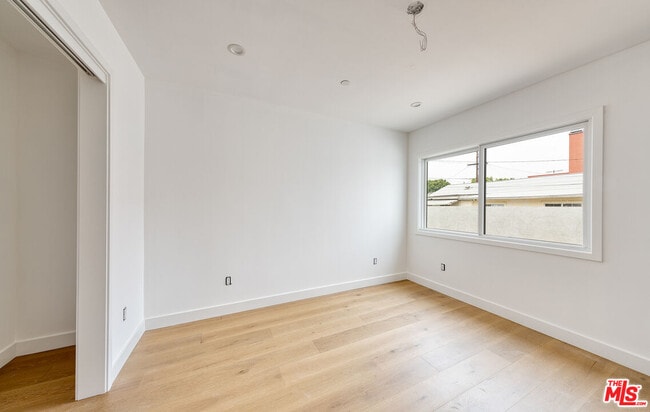 Building Photo - 4285 La Salle Ave