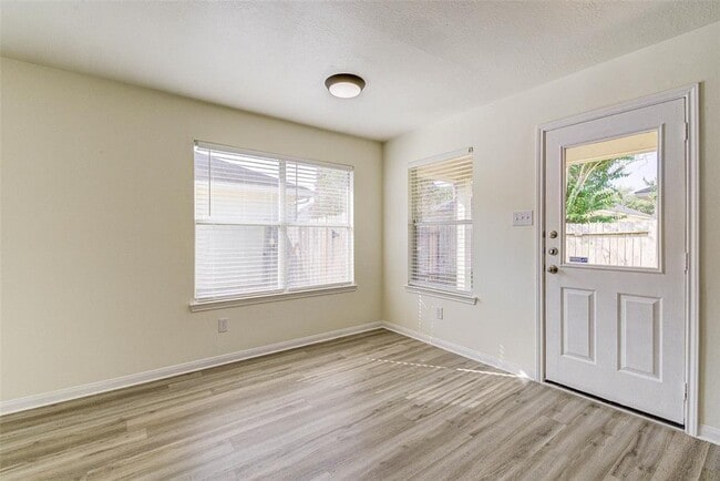 Building Photo - 25211 Clover Ranch Dr