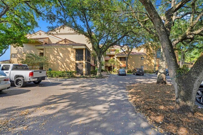 Building Photo - 15545 N Miami Lakeway