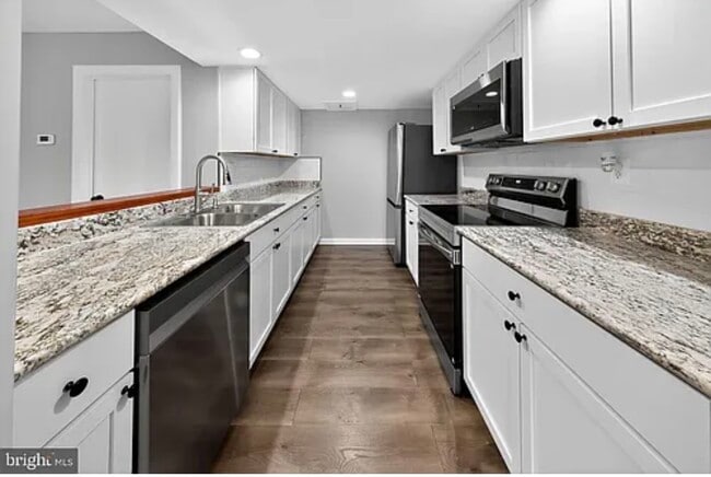 Building Photo - 901 Cobble Creek Curv