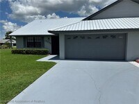 Building Photo - 2505 N Orangewood St