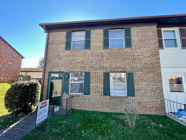 Primary Photo - Town House in Three Fountains Community