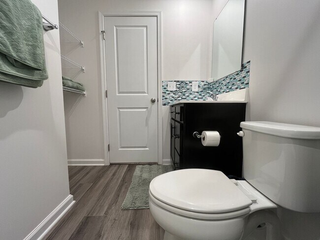 Building Photo - Spacious Townhome Located Minutes From Downtown Greenville!