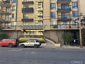 Building Photo - 7320 Hawthorn Ave