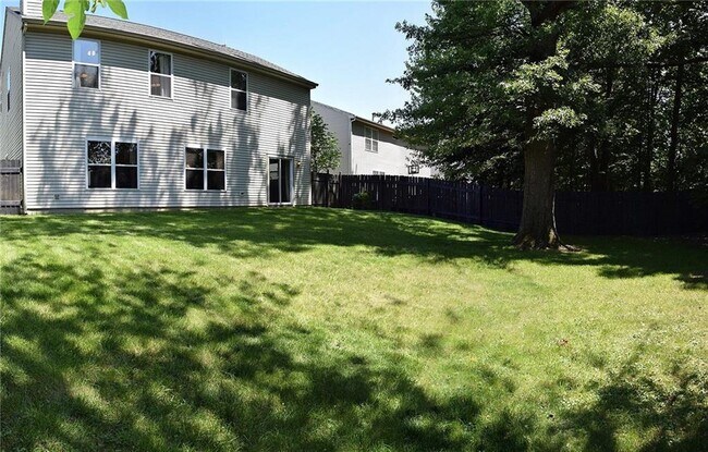 Building Photo - 10655 Trailwood Dr