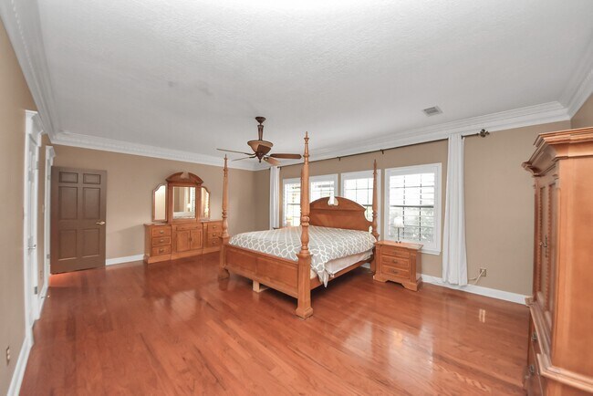 Building Photo - 5214 Norborne Ln