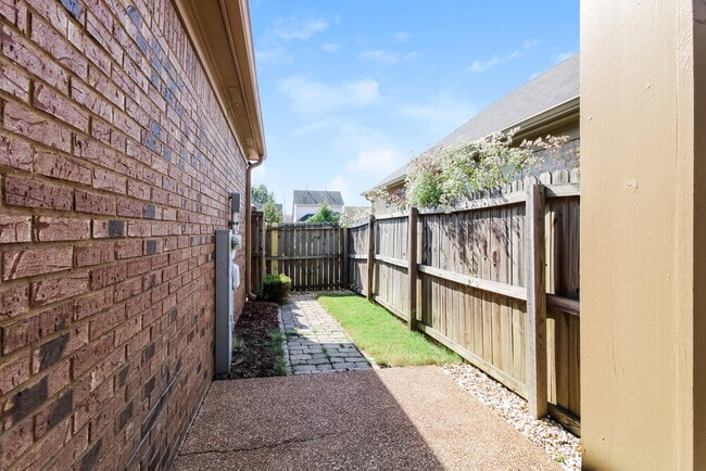 Building Photo - 10181 Sorrento Pl