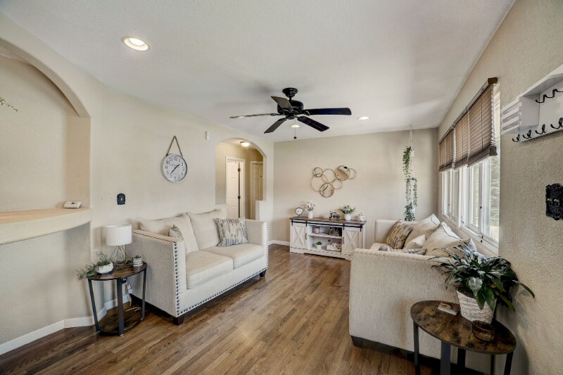 Building Photo - 9147 Beechwood Dr
