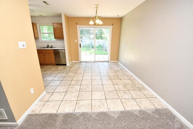 Building Photo - Newer South Bend IN home 10 mins from Notr...