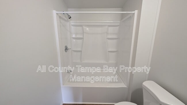 Building Photo - 3753 Oakwood Dr