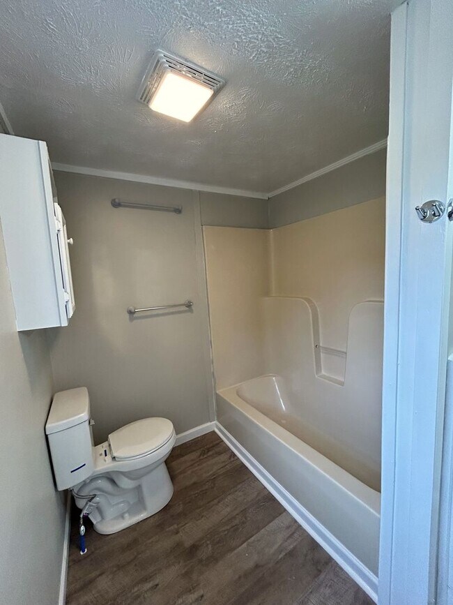 Building Photo - Cute 2 Bedroom 1 Bath Home in Jacksonville