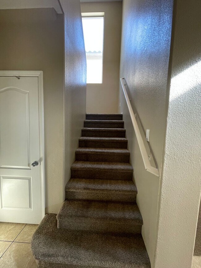 Building Photo - 4348 Santa Clarita Ave