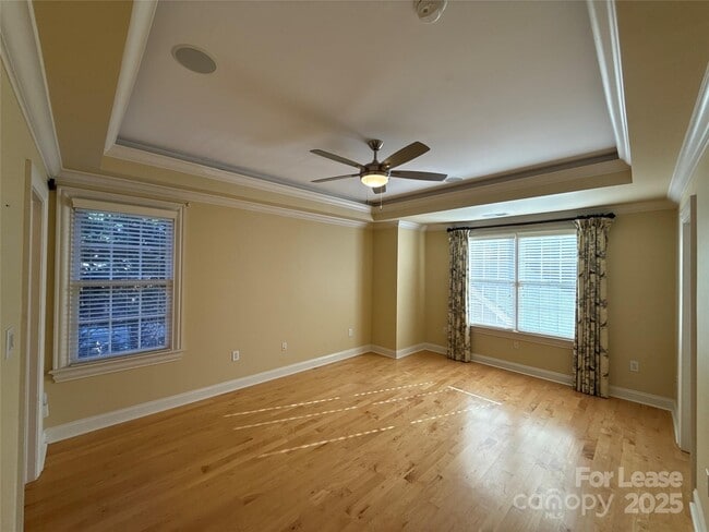 Building Photo - 1109 S Kings Dr