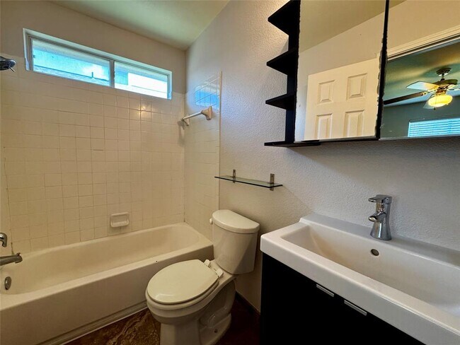 Building Photo - 14420 Cummins Way