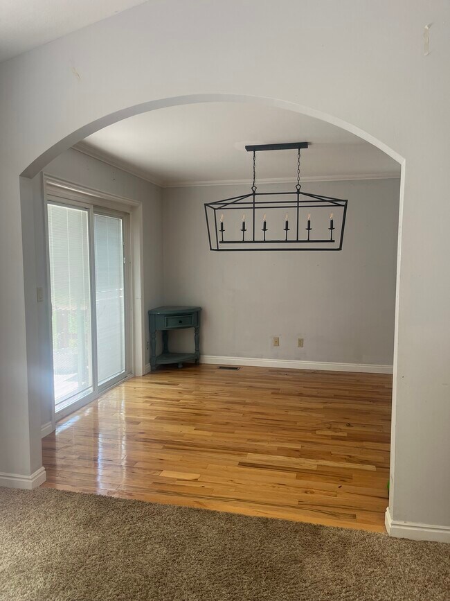 Building Photo - 598 N 300 W