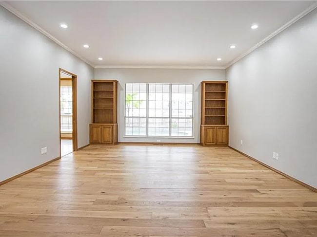 Building Photo - 404 Timberdale Dr
