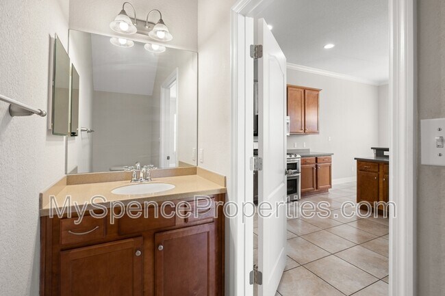 Building Photo - 1578 Venice Ave