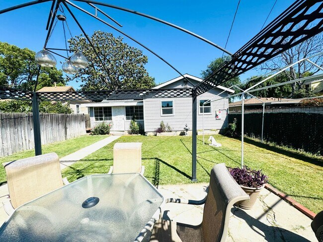 Building Photo - Chino Home for Lease