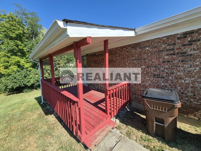 Building Photo - 5085 Wooddale Dr