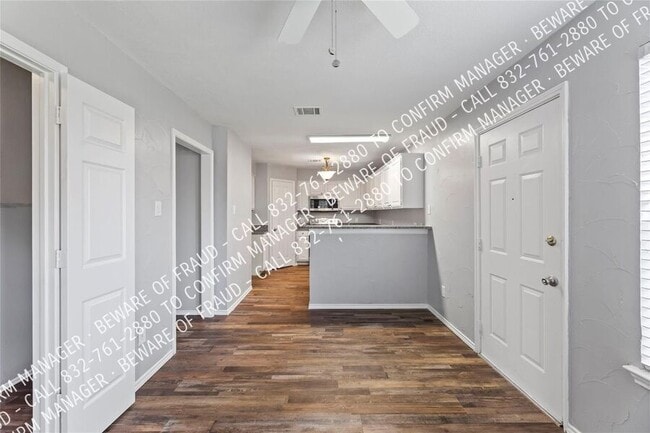 Building Photo - 473 Leisure Ln