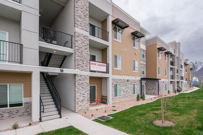 Building Photo - Gorgeous 3-Bed Grant Model in Vista View, ...