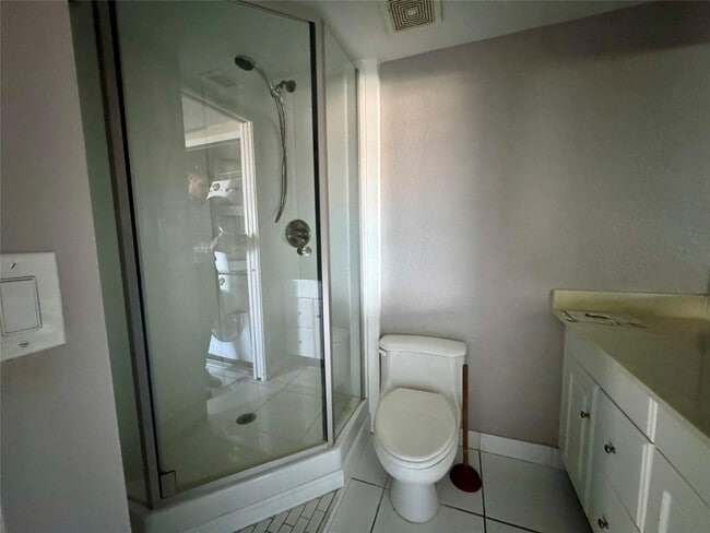 Building Photo - 701 NW 19th St