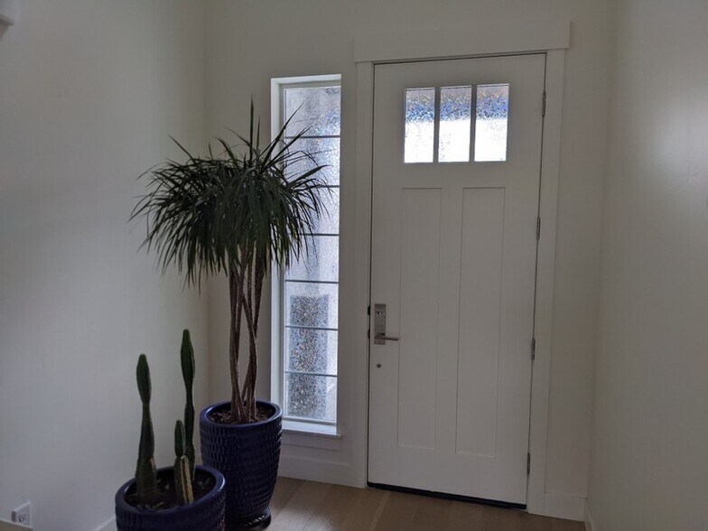 Building Photo - 3360 S Amara Pl