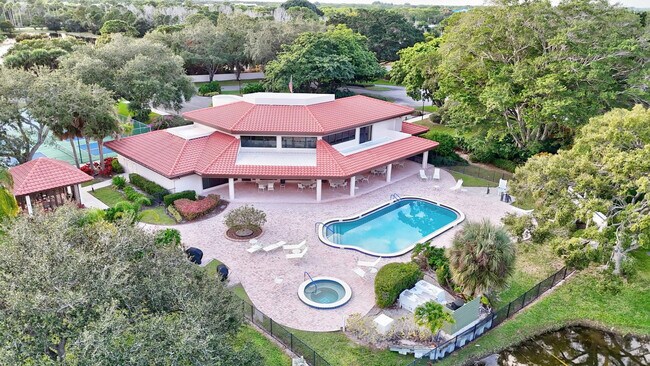 Building Photo - 6040 SE Martinique Dr