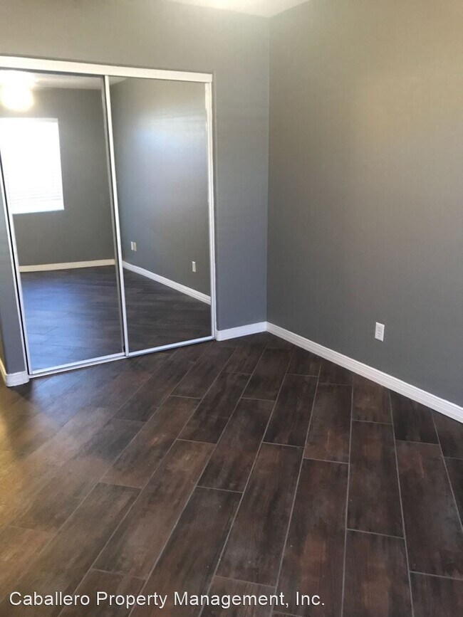 Building Photo - 3 br, 2 bath House - 256 E Liberty Ln 2119...