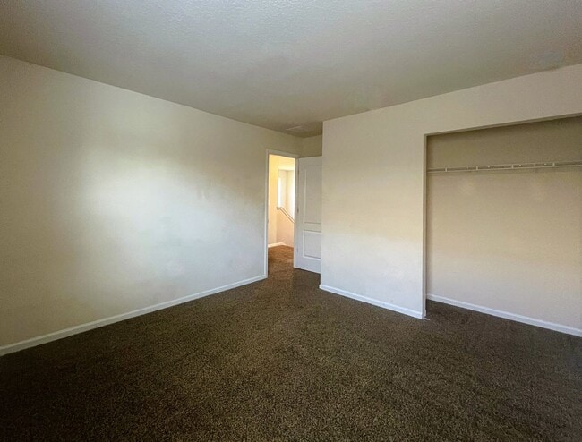 Building Photo - 131 Ashwood Cir