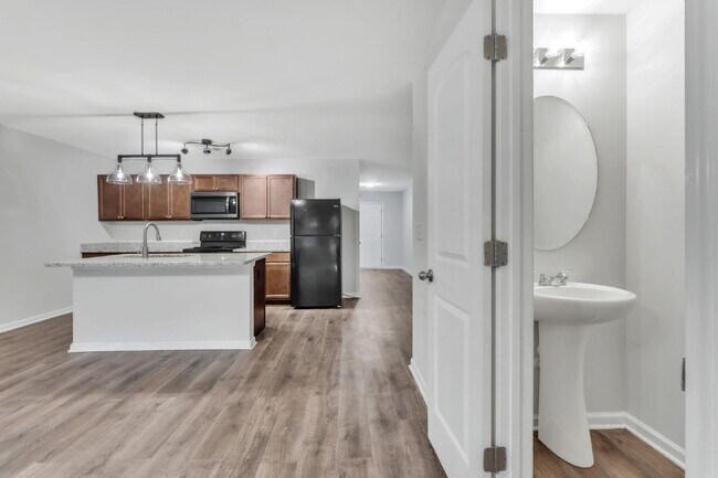 Building Photo - Stylish 3BR, 2.5BA Townhome with Loft and ...