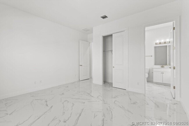 Building Photo - 10264 Field Flower Trl