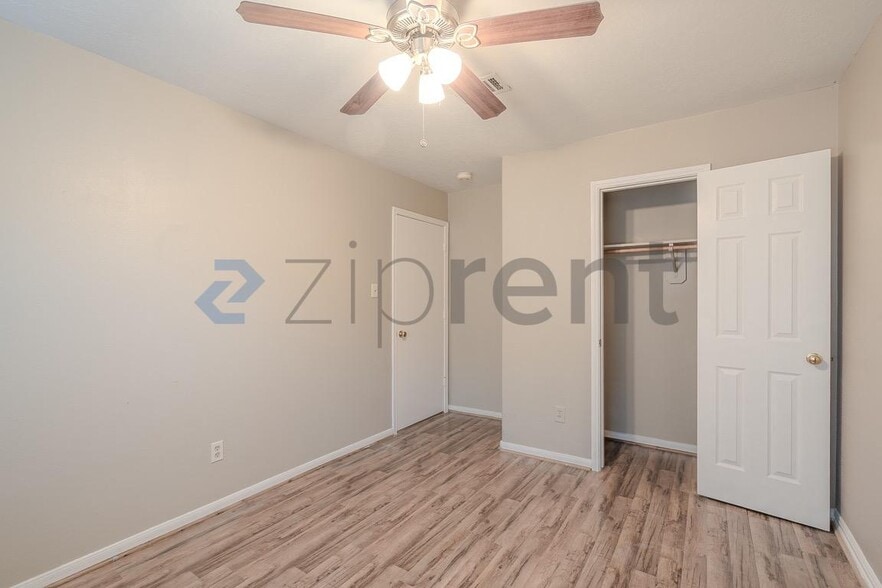 Building Photo - Unit
