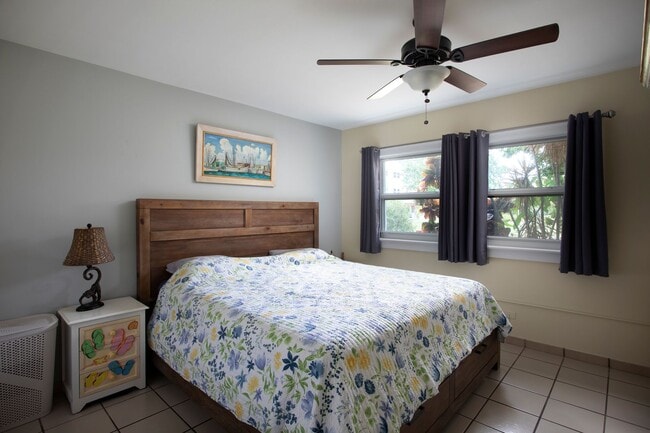 Building Photo - 3 Bedroom 2 Bathroom unfurnished  "C" Buil...