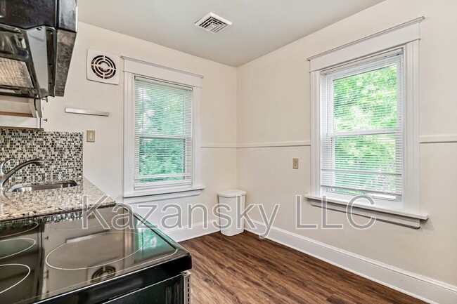 Building Photo - 2477 Brookdale Ave