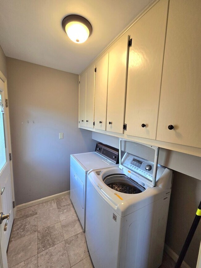 Building Photo - 4517 Crosland Dr