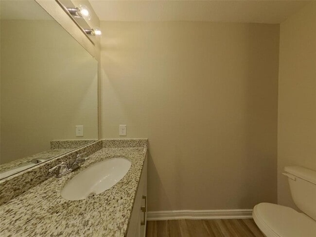 Building Photo - 15684 Del Norte Dr